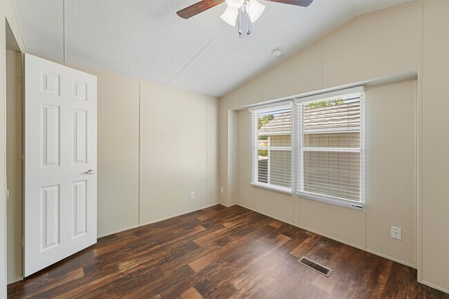 Building Photo - 21864 Russell Dr