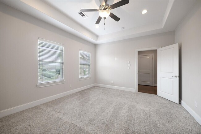 Building Photo - 1105 E 27th St