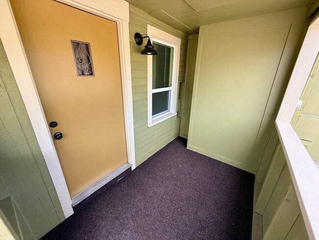 Building Photo - FULLY REMODELED 3 bedroom 1 bath Rental
