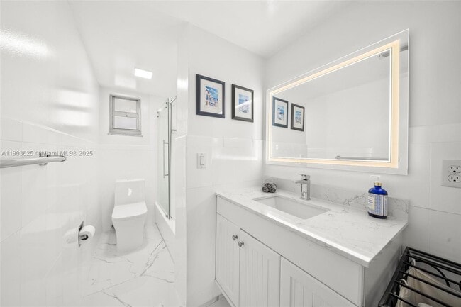 Building Photo - 1674 Bay Rd