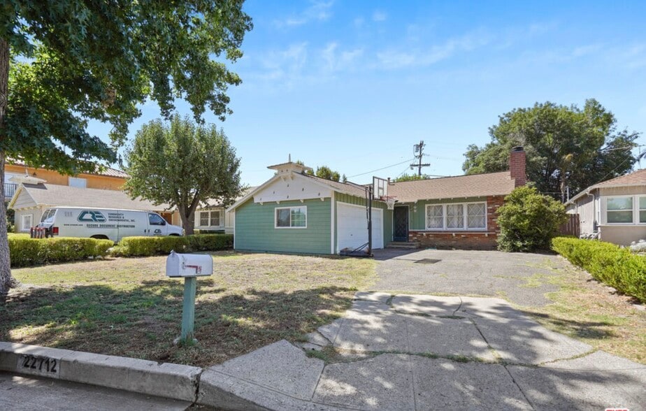 Building Photo - 22712 Leonora Dr