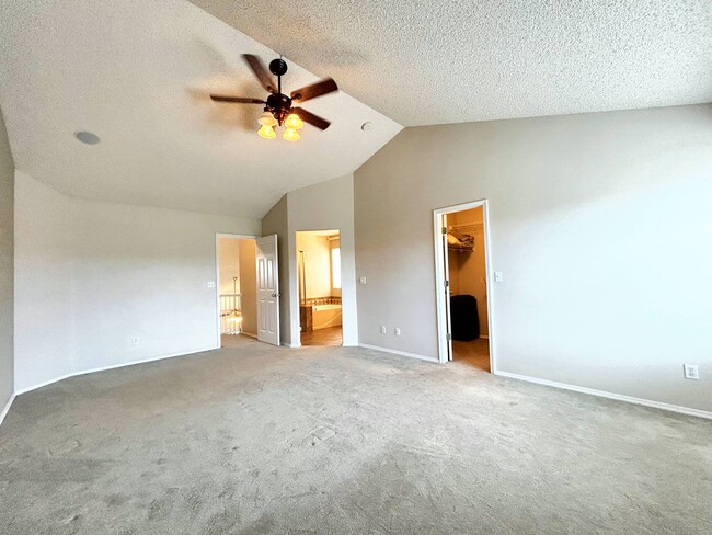 Building Photo - 236 Oxbow Dr