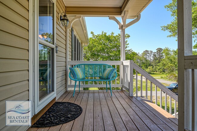 Building Photo - SUMMER MONTHLY RENTAL!!! AVAILABLE MAY-SEP...