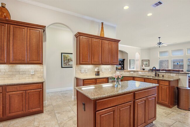 Building Photo - 6703 Honeycrest Lane