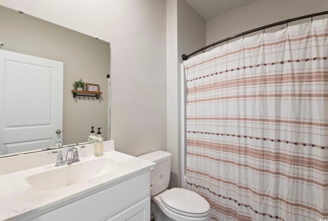 Building Photo - 124 Cassina Dr