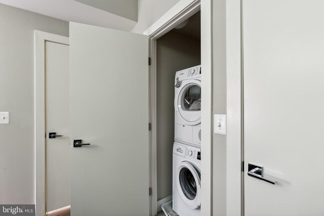 Building Photo - 1311 13th St NW