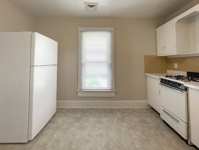 Building Photo - 940 S 15th St