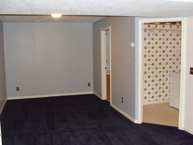 Building Photo - Bradford Place 2 Bedroom Condo