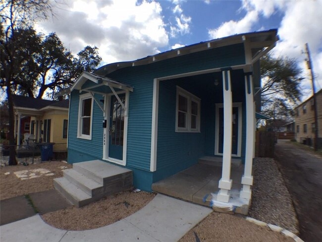 Building Photo - 2904 West Ave