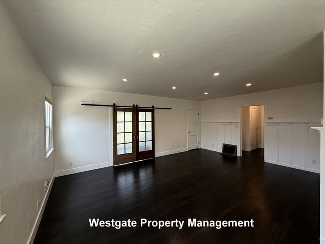 Building Photo - 220 Payran St