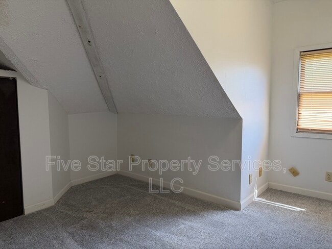 Building Photo - 229 W Allen St
