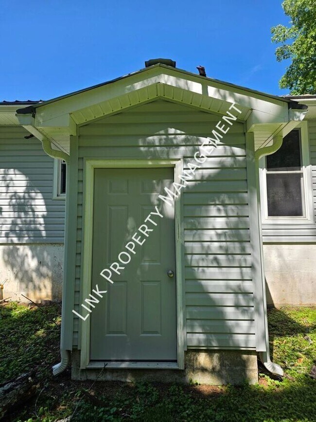Building Photo - Available Now – Spacious 4 Bedroom Home in Ringgold for Only $1,695/Month!