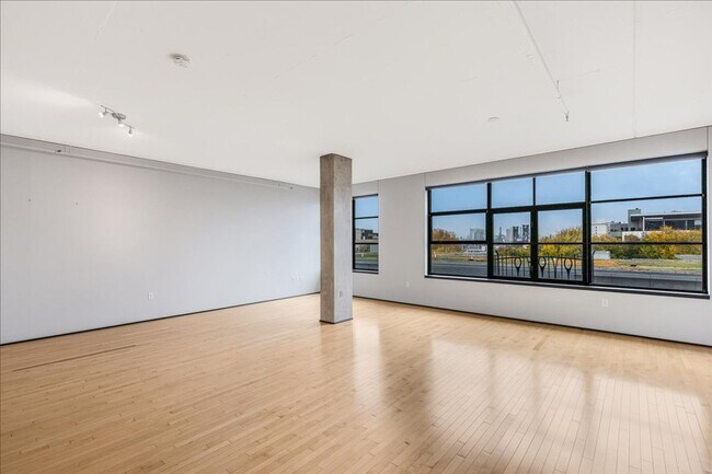 Building Photo - Modern Pearl District Condo – 1 Bedroom + ...