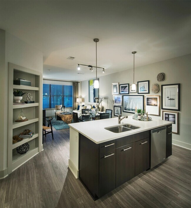 Building Photo - 7100 Old Katy Rd