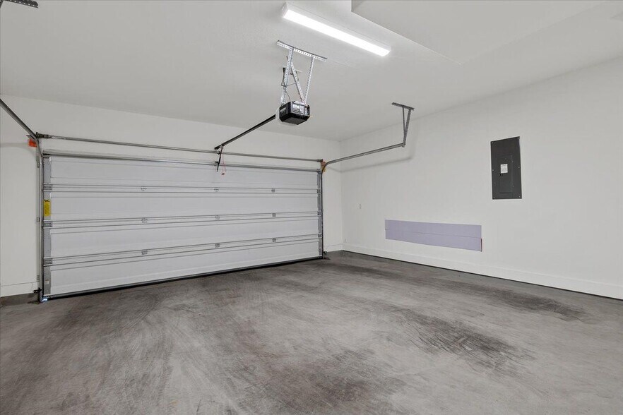 Building Photo - 315 Holton Dr