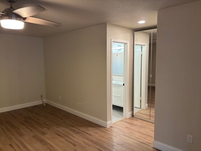 Building Photo - 4605 Pelham Dr
