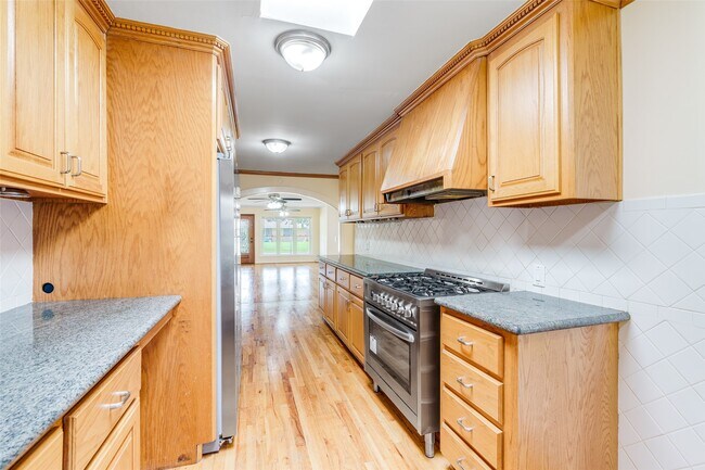 Building Photo - 4025 Silverwood Dr
