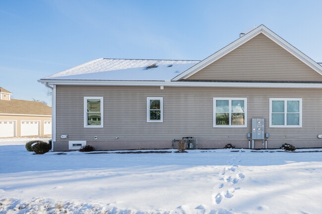 Building Photo - 137 Knowles Ave