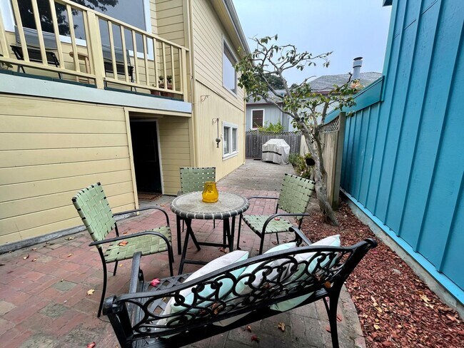 Building Photo - Pacific Grove Historical 3 Bed 2 Bath
