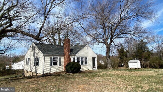 Building Photo - 3 Fairfax Cir