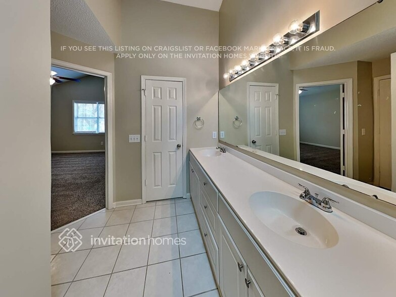 Building Photo - 6000 Elm Cove Ln