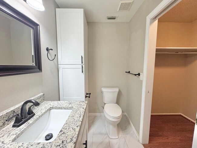 Building Photo - Lake Buckeye Condo