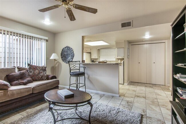 Building Photo - 9344 Briar Forest Dr