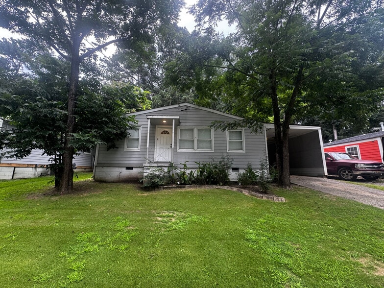 Building Photo - Room in House on Jackson Dr