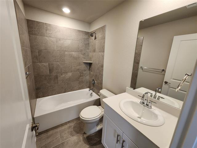 Building Photo - 3710 Canyon Dr