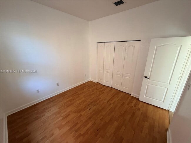 Building Photo - 4110 NE 22nd Ct