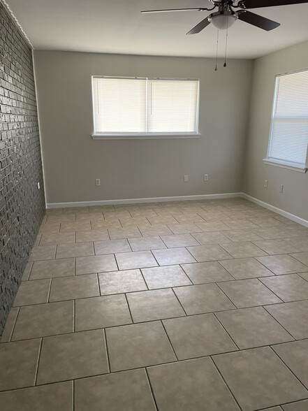 Building Photo - 6254 Kuebel Dr