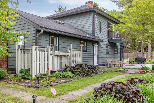 Building Photo - 17 Rhynus Rd