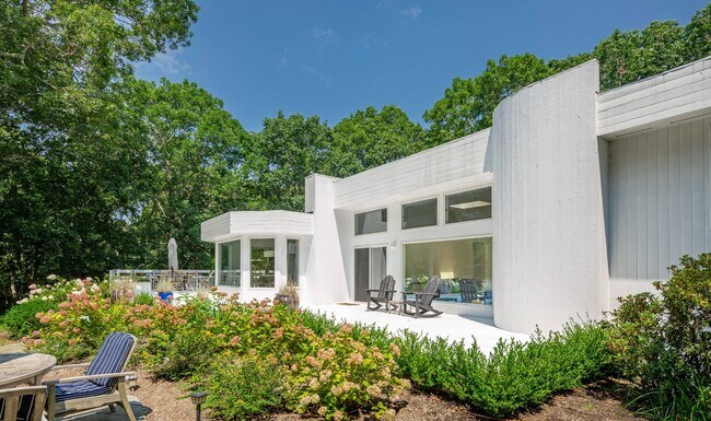 Building Photo - 4 Beechwood Ct