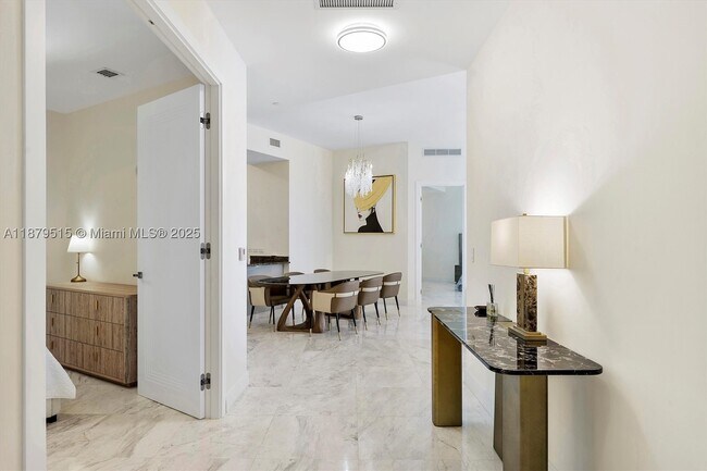 Building Photo - 16001 Collins Ave