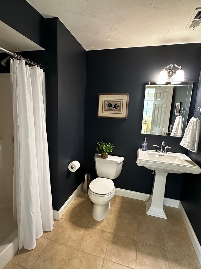 Building Photo - 7 Glen Ct