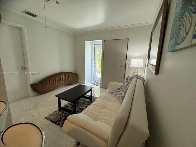 Building Photo - 9912 SW 154th Ct