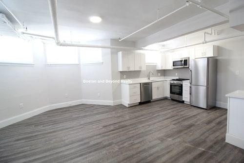 Building Photo - 95 Park Dr