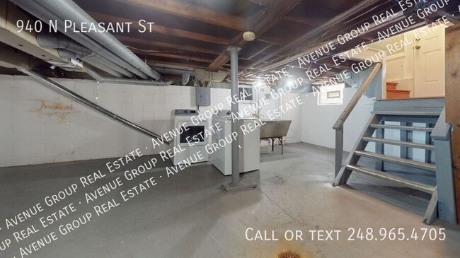 Building Photo - 940 N Pleasant St