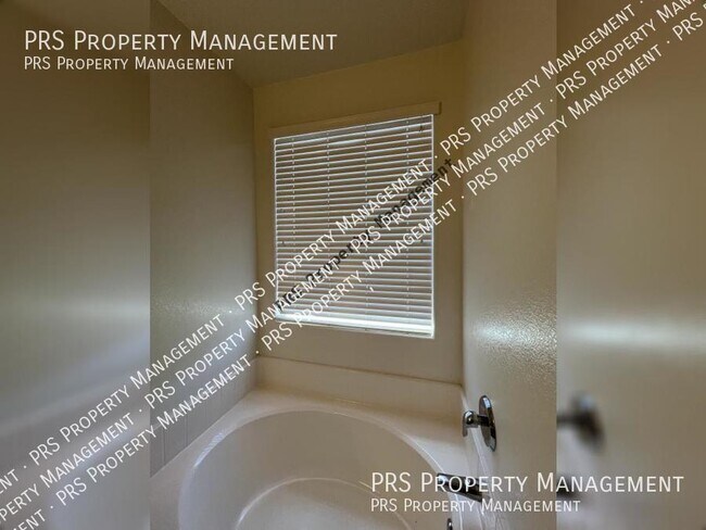 Building Photo - 4135 E Bellerive Dr