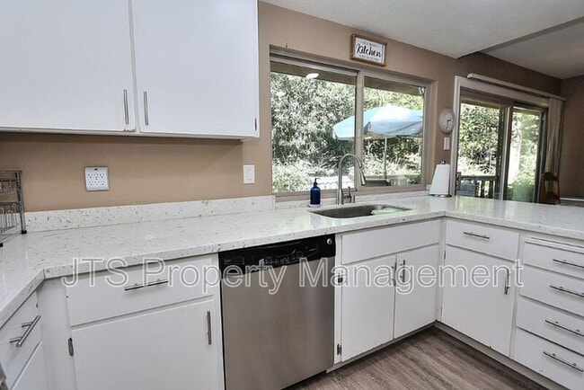 Building Photo - 6913 Navarro Ct