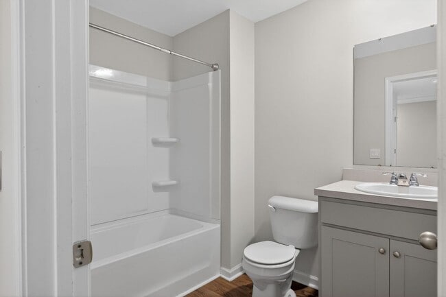 Building Photo - 4 bedroom 3 bath townhome in Rice Hope