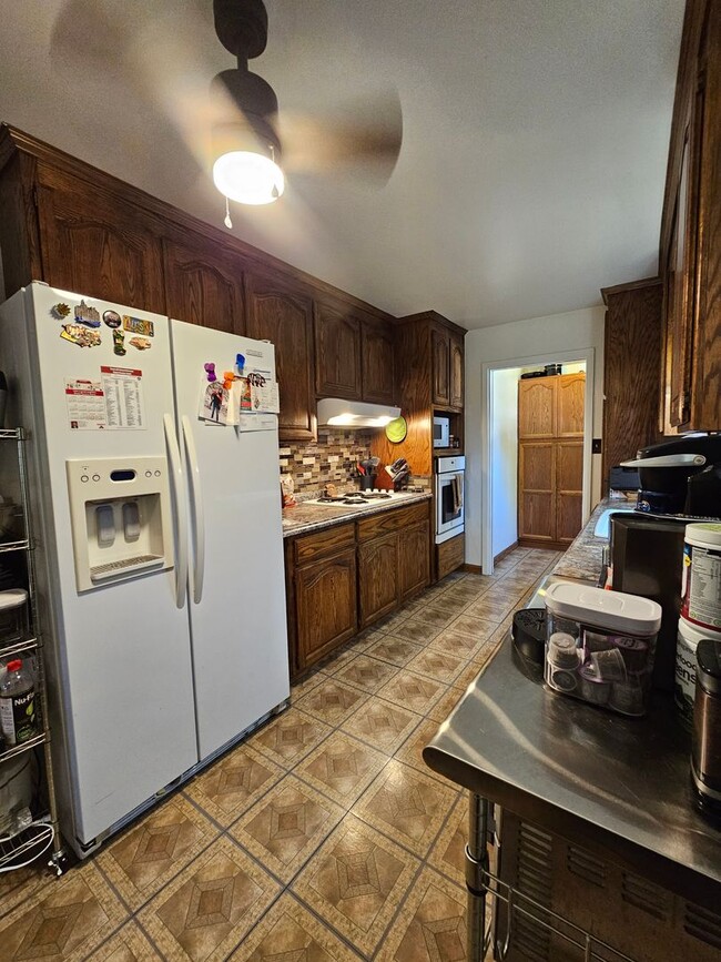 Building Photo - Epic REA - Great 3 BR/2 BA Ranch-style Hom...