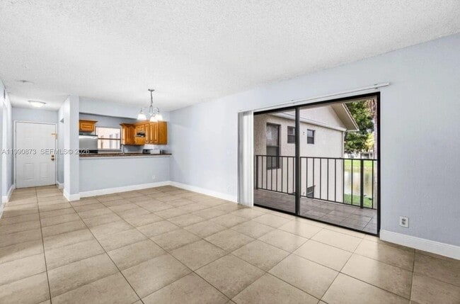 Building Photo - 1495 Lake Crystal Dr