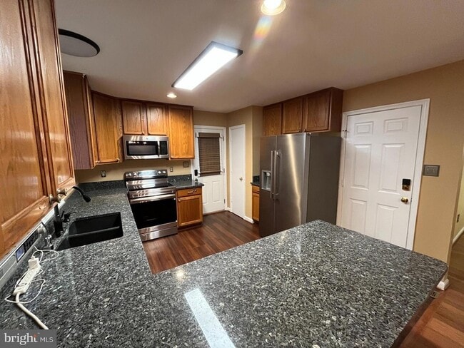 Building Photo - 16 Taber Ct