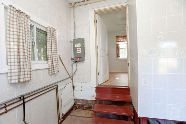 Building Photo - 768 Mayfield Ave