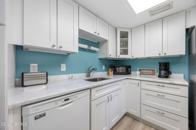 Building Photo - 2313 Costa Verde Blvd