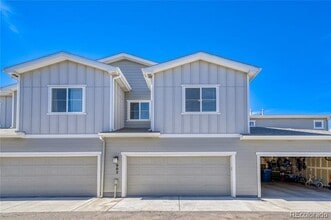 Building Photo - 10565 Paris St