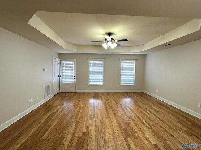 Building Photo - 24707 Rolling Vista Dr