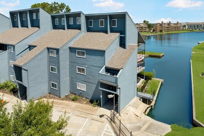 Building Photo - 12500 Melville Dr