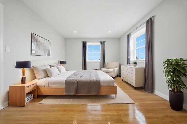 Building Photo - 11 Schubert St